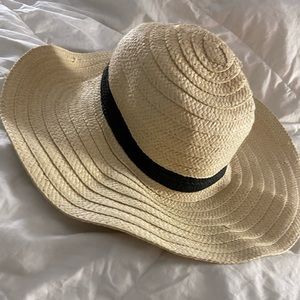 Light tan straw sun hat